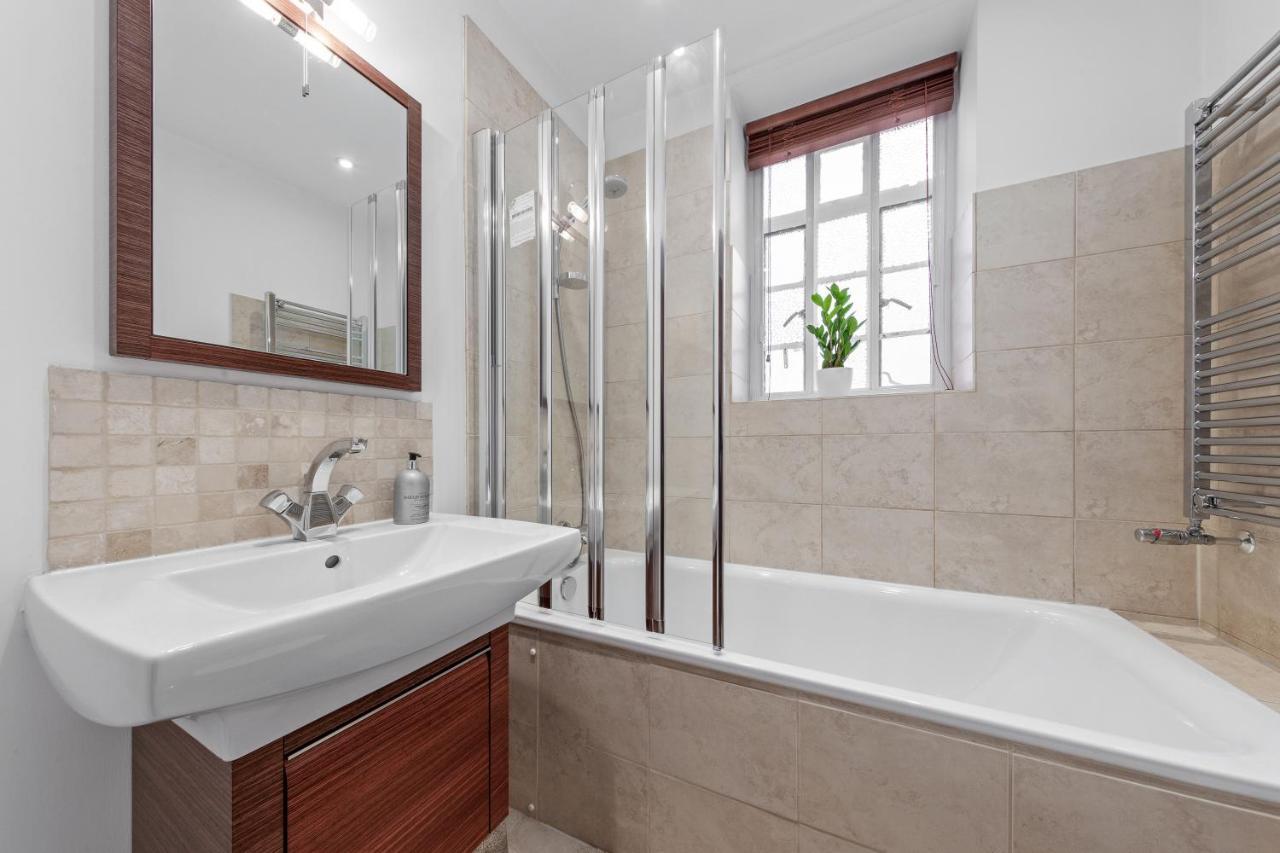 The Mayfair Large Snug Лондон Екстериор снимка