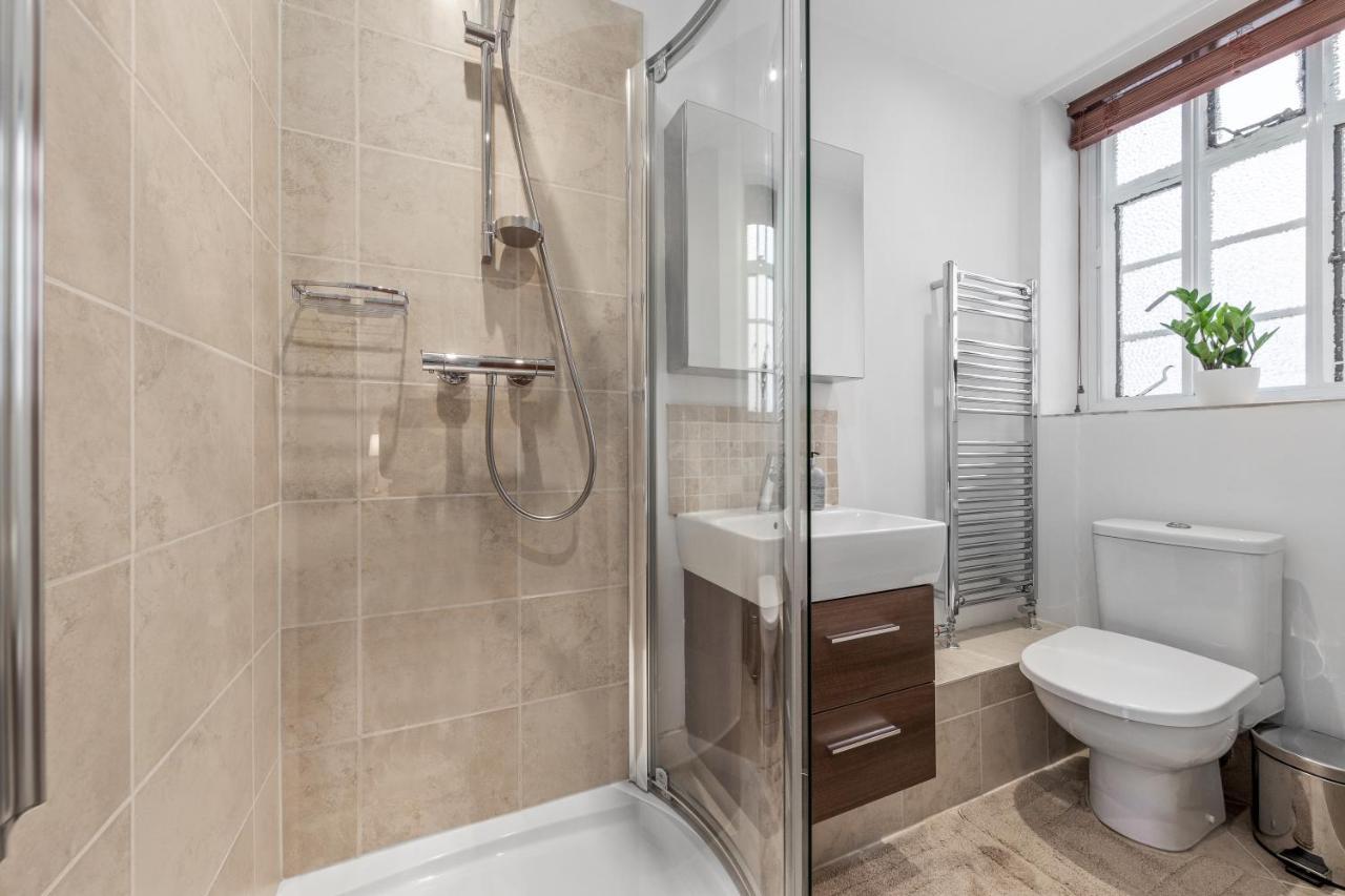 The Mayfair Large Snug Лондон Екстериор снимка