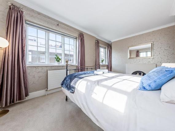 The Mayfair Large Snug Лондон Екстериор снимка